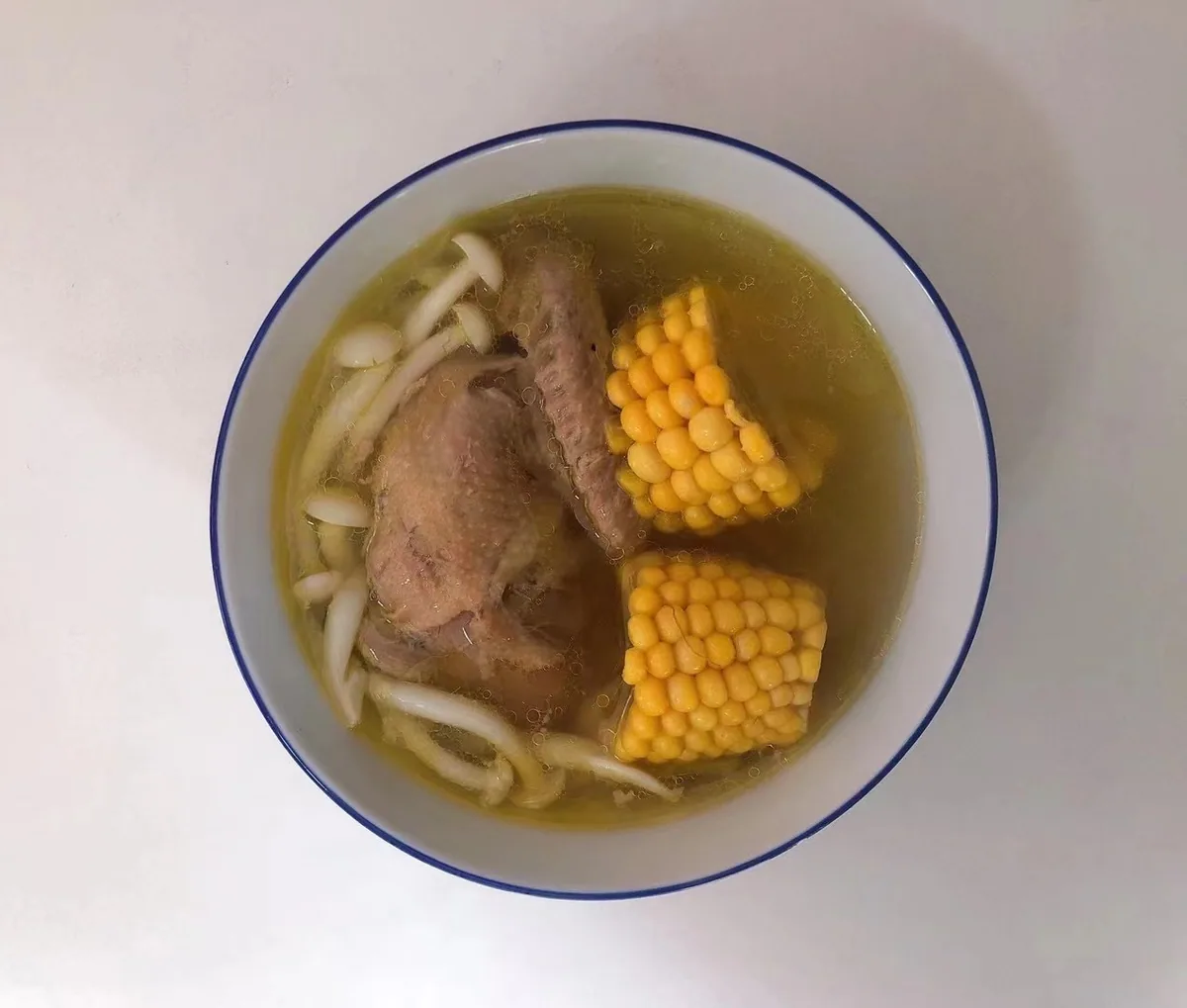 菌菇炖乳鸽